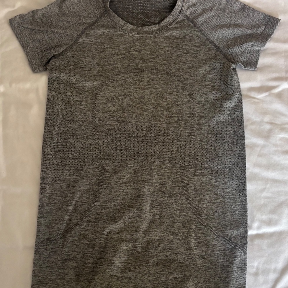 lululemon athletica Gray Short Sleeve Tee